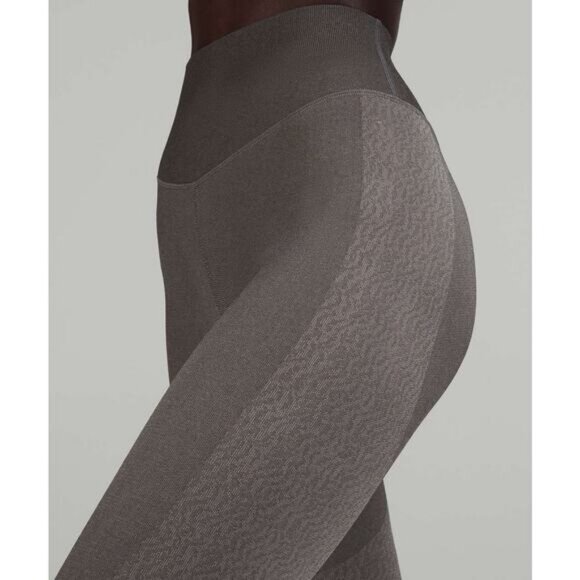 LULULEMON Seamless Training High-Rise Tight 25" Size 4 Gull Grey - Picture 2 of 7